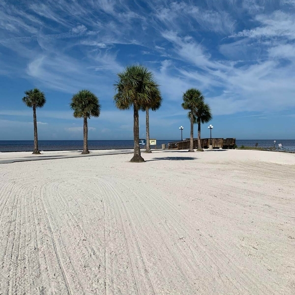 Meet your Posher, Linda - Picture 1 of 2